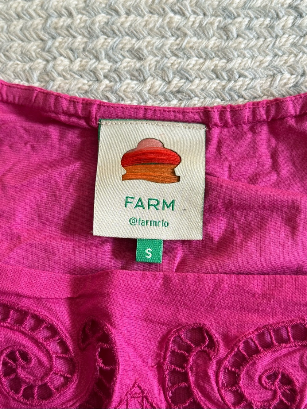 FARM Rio Fuchsia Embroidered Square-Neck Puff Sleeve Crop Top - Picture 3 of 6